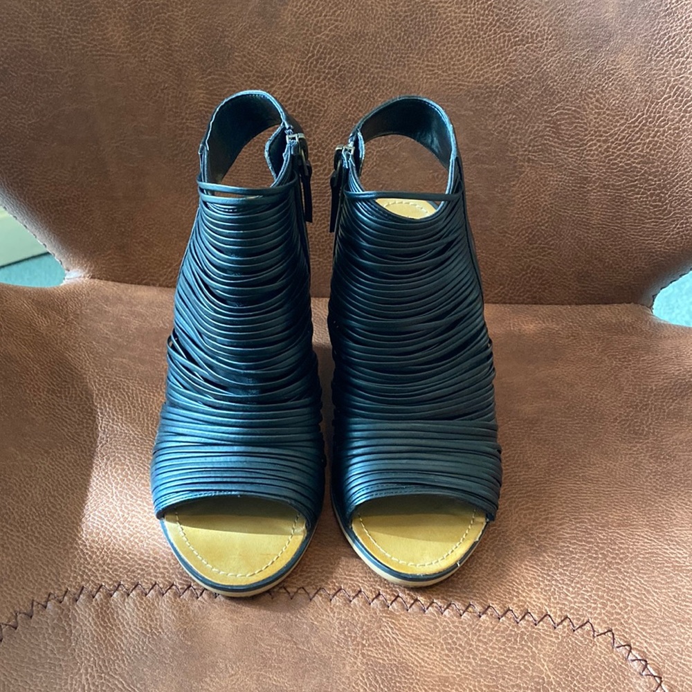 Black wedge shoes 6.5